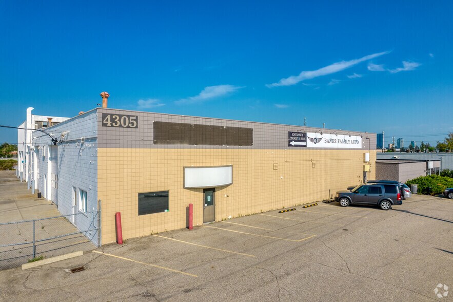 4303-4305 9th St SE, Calgary, AB à vendre - Photo du bâtiment - Image 2 de 12