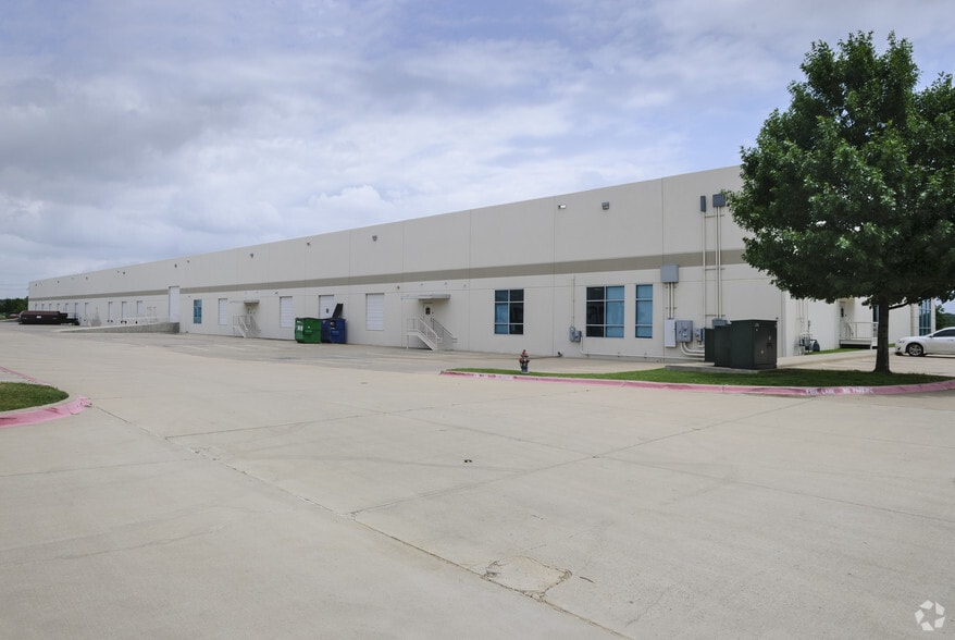 5325 FAA Blvd, Irving, TX à louer - Photo du bâtiment - Image 2 de 5
