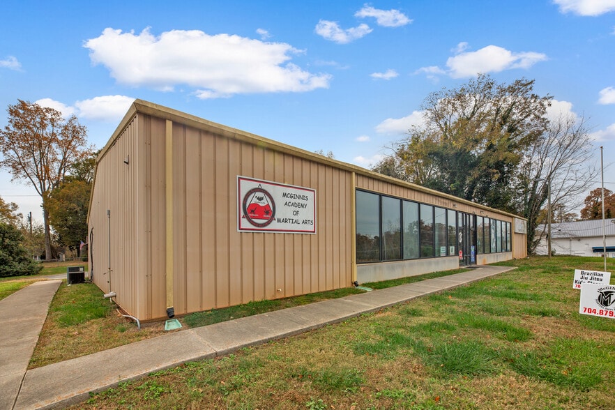 5106 Wilkinson Blvd, Cramerton, NC for sale - Building Photo - Image 1 of 9