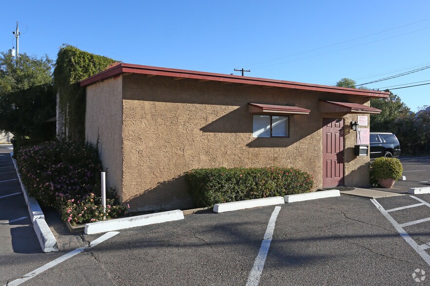 709 E Claremont St, Phoenix, AZ for sale - Building Photo - Image 3 of 12