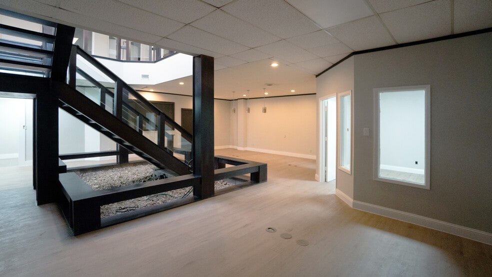 9220 Rasmus Dr, Houston, TX for lease - Building Photo - Image 3 of 21