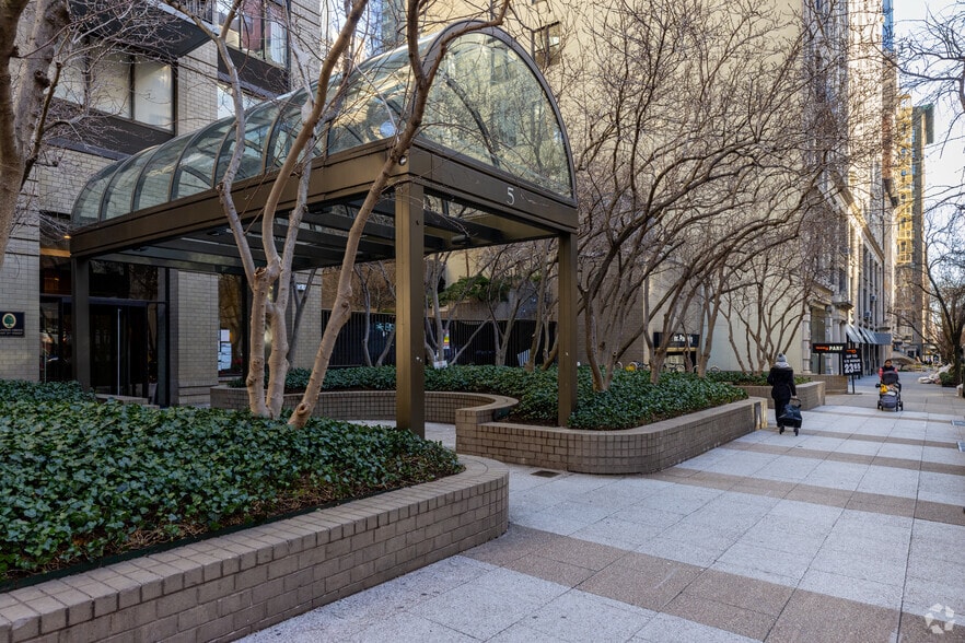 950 Broadway, New York, NY for lease - Building Photo - Image 2 of 8