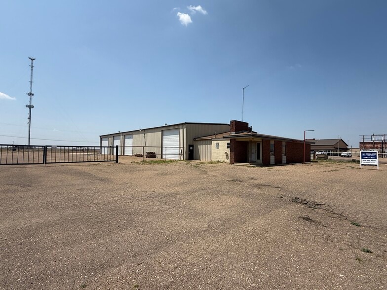 915 N Dumas Ave, Dumas, TX for sale - Building Photo - Image 2 of 7