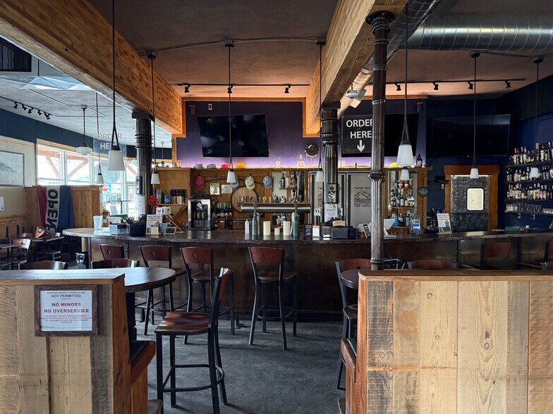 201 N Methow Valley Hwy, Twisp, WA à vendre - Photo intérieure - Image 3 de 43