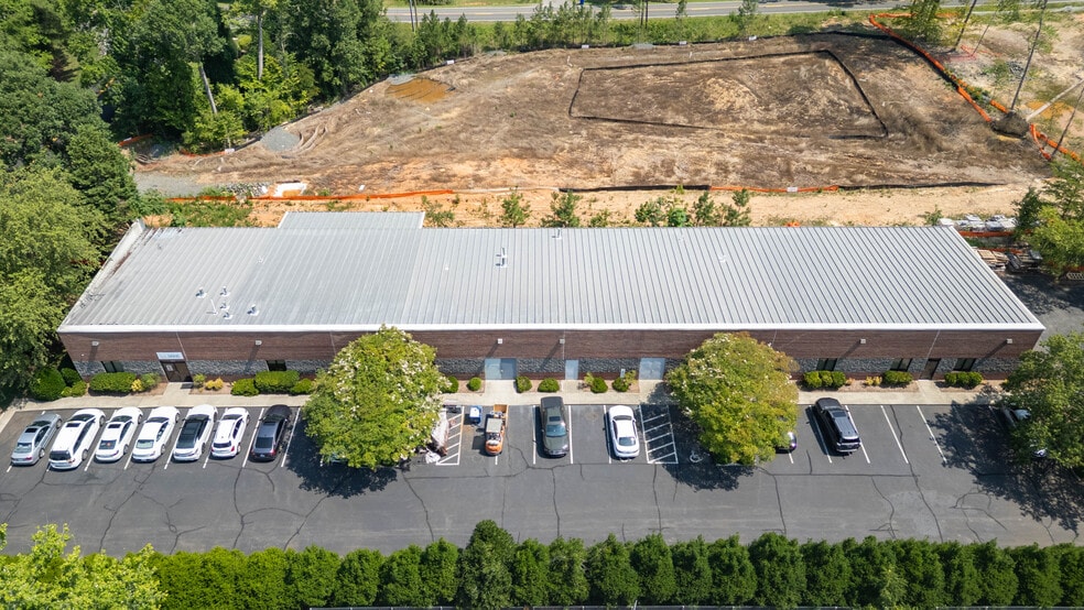 600 Meadowlands Dr, Hillsborough, NC for lease - Building Photo - Image 1 of 19