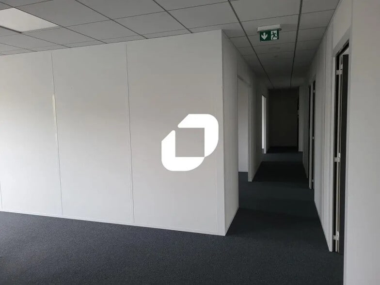 Office in Loos for lease - Interior Photo - Image 3 of 7