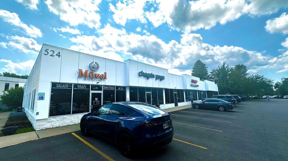 524 E Washington St, Chagrin Falls, OH à vendre - Photo du bâtiment - Image 2 de 15