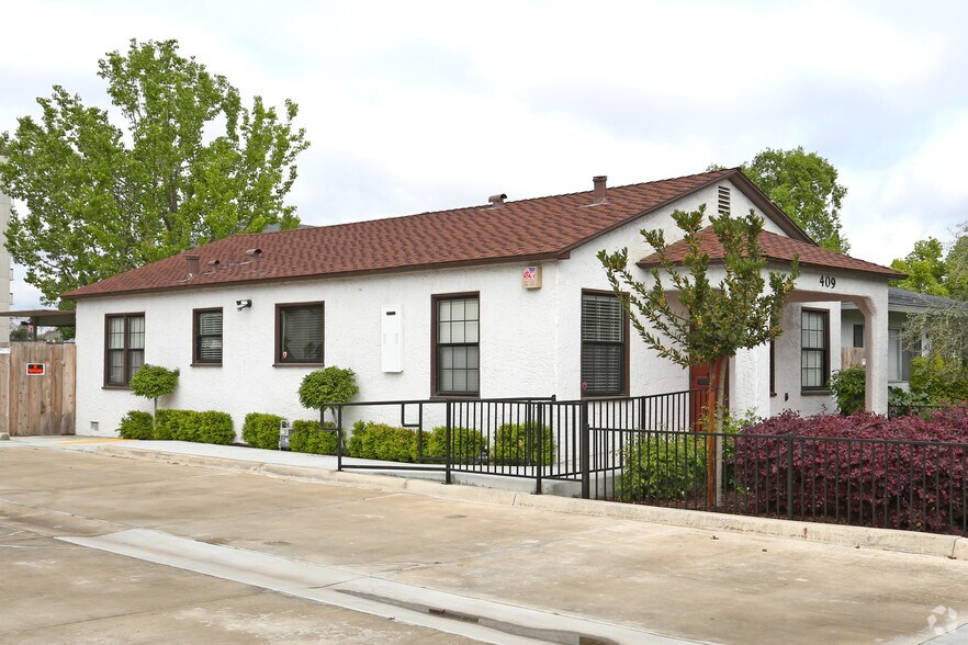409 N Church St, Visalia, CA à louer - Photo du bâtiment - Image 2 de 5