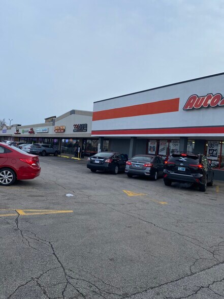 8351-8375 W Golf Rd, Niles, IL à louer - Photo du bâtiment - Image 2 de 7