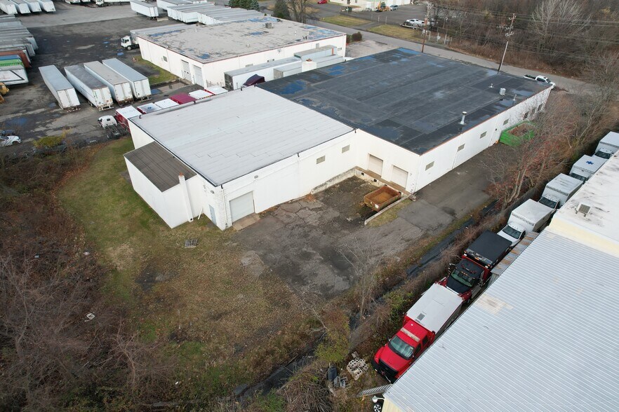 2011 Hartel Ave, Levittown, PA à louer - Photo du bâtiment - Image 1 de 2