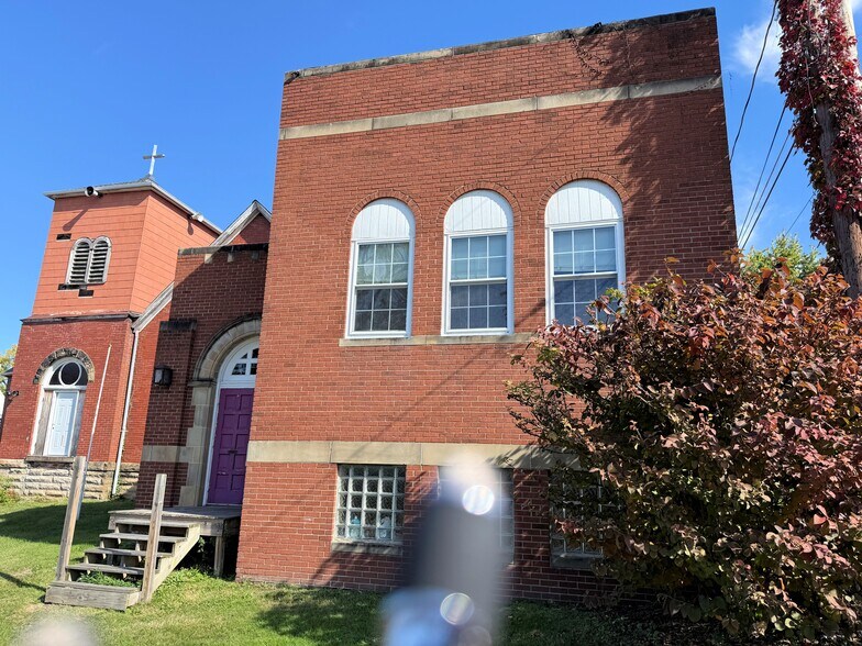 720 E River St, Elyria, OH à louer - Photo du bâtiment - Image 3 de 8