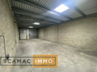 Plus de détails pour Local d'activités à louer