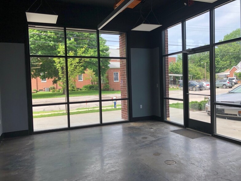 1001-1021 N Limestone St, Lexington, KY for lease - Building Photo - Image 2 of 13