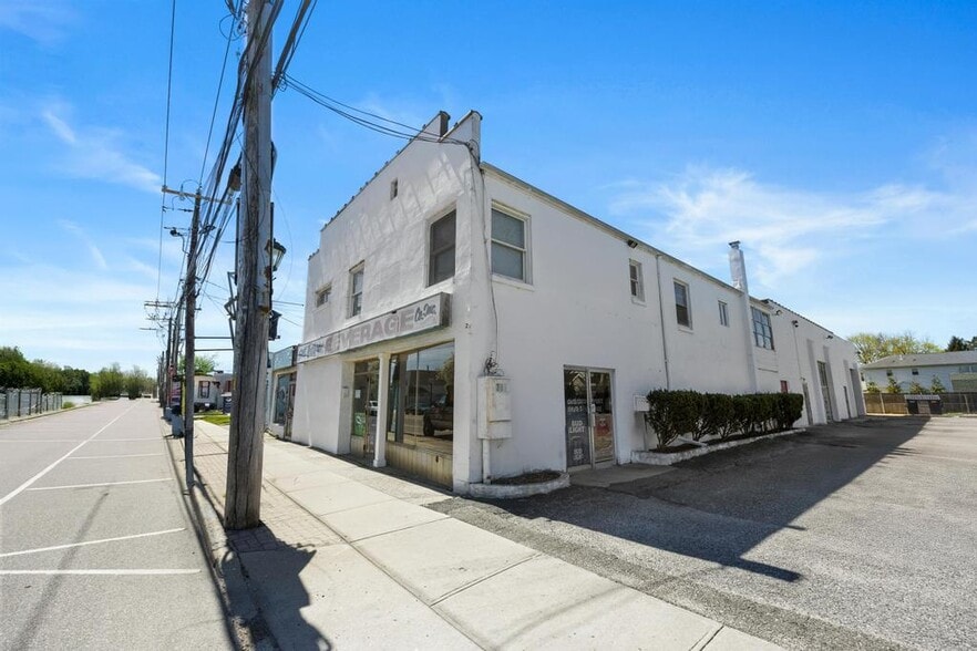 308 Larkfield Rd, East Northport, NY for sale - Building Photo - Image 3 of 29