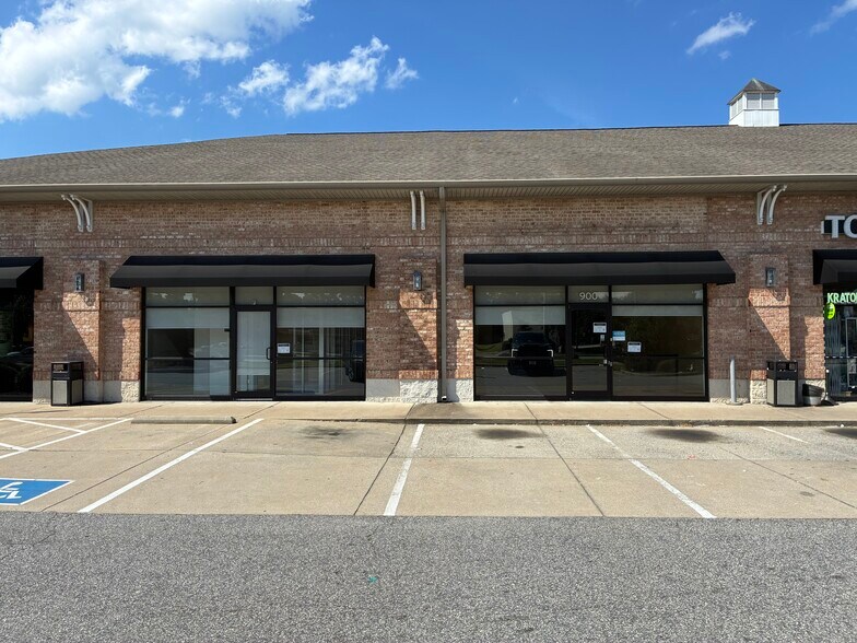 900 W Ehringhaus St, Elizabeth City, NC for lease - Building Photo - Image 1 of 14