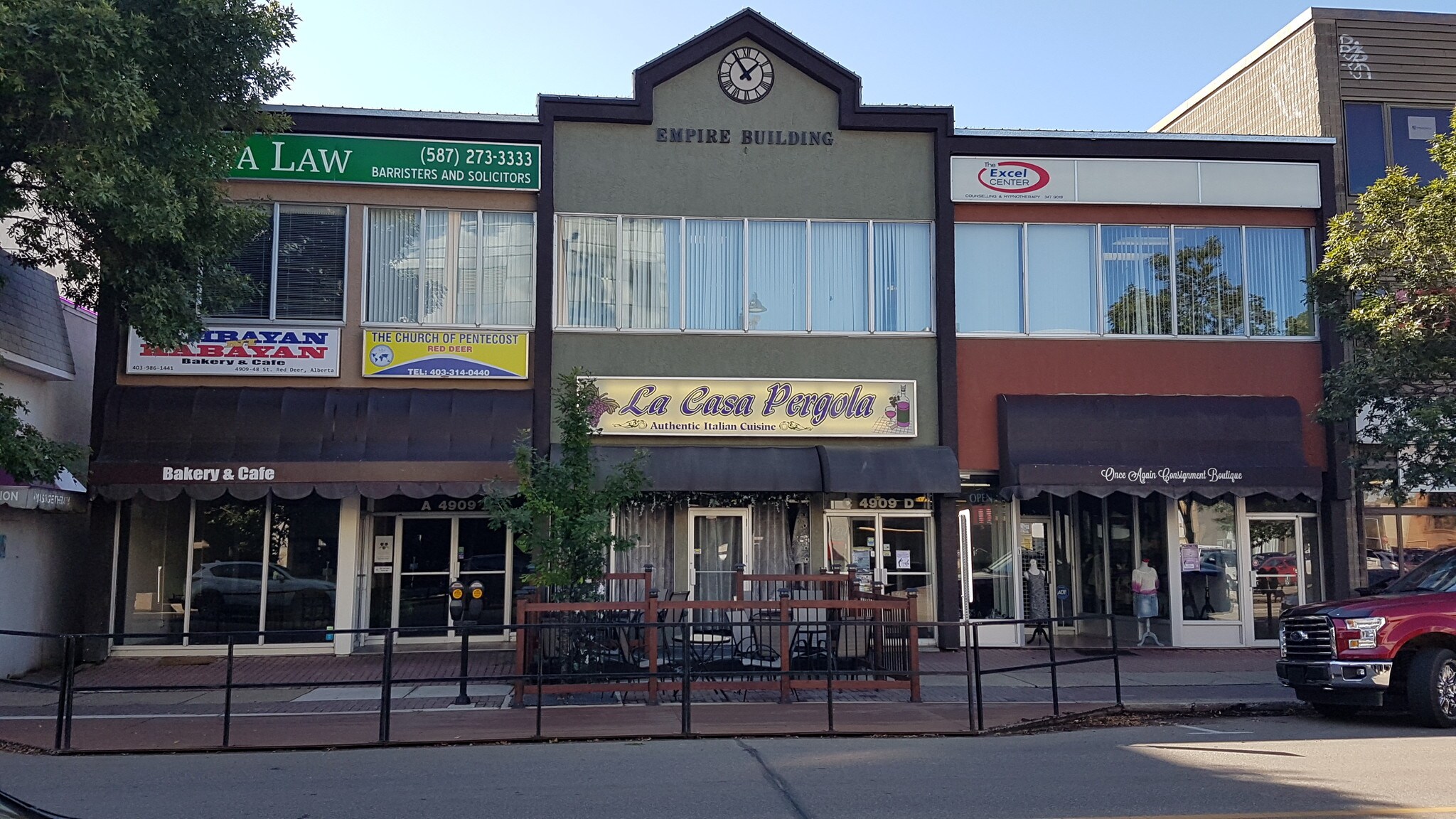 4909 48 St, Red Deer, AB à vendre Photo du bâtiment- Image 1 de 1