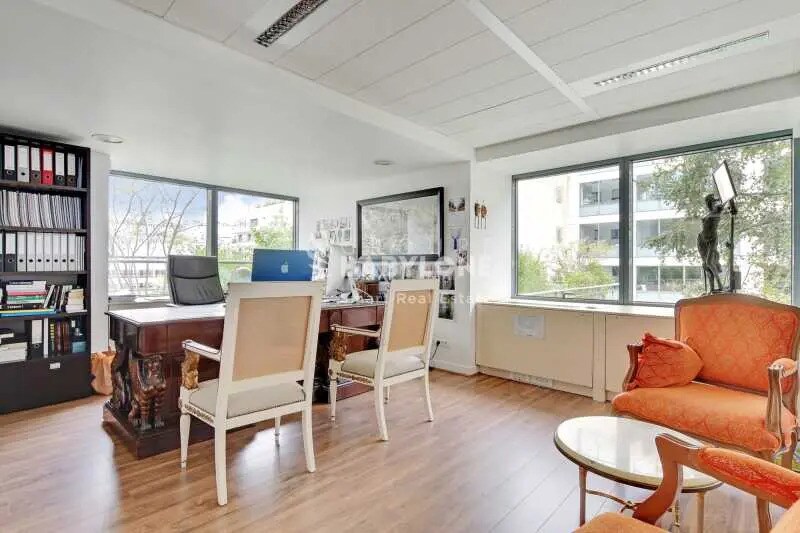 Bureau dans Levallois-Perret à louer - Photo du bâtiment - Image 2 de 12