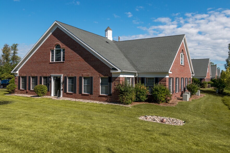 2369 Woodlake Dr, Okemos, MI à louer - Photo du bâtiment - Image 3 de 3