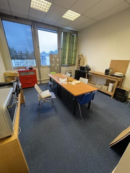 Bureau dans La Celle-Saint-Cloud à vendre - Photo du bâtiment - Image 2 de 23