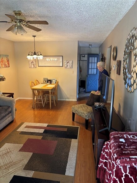1815 Southline St, Cleveland, TX for sale - Interior Photo - Image 3 of 5