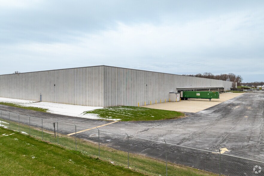 200 Arrowhead Blvd, Hebron, OH à louer - Photo du bâtiment - Image 2 de 6