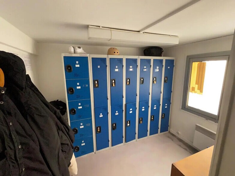 Flex in Villejuif for sale - Building Photo - Image 3 of 8