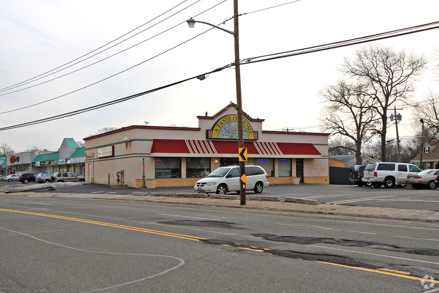 1992 N Jerusalem Rd, North Bellmore, NY for sale - Primary Photo - Image 1 of 1