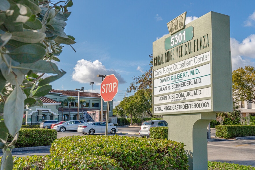 5301 N Dixie Hwy, Fort Lauderdale, FL for lease - Building Photo - Image 3 of 8