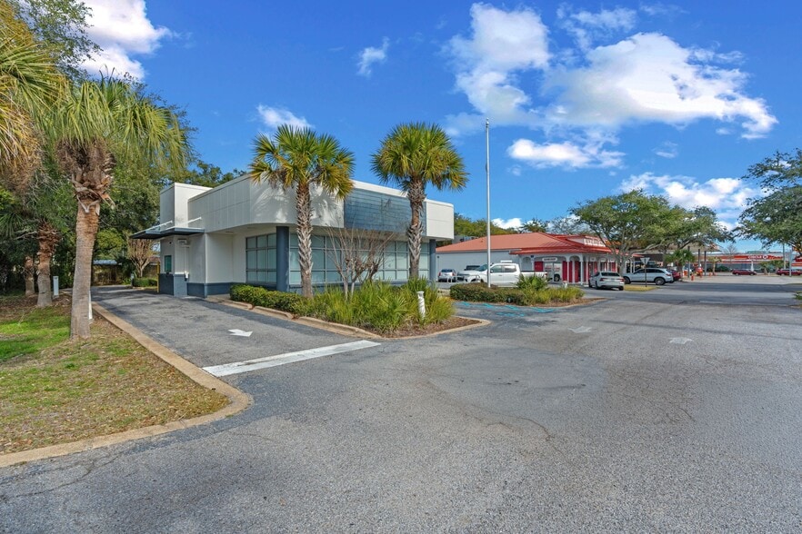 661 Harbor Blvd, Destin, FL à louer - Photo du bâtiment - Image 2 de 7