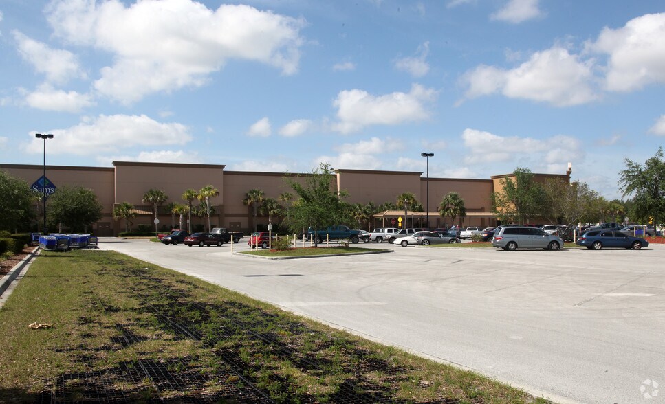13050-13088 Cortez Blvd, Spring Hill, FL for lease - Building Photo - Image 2 of 6