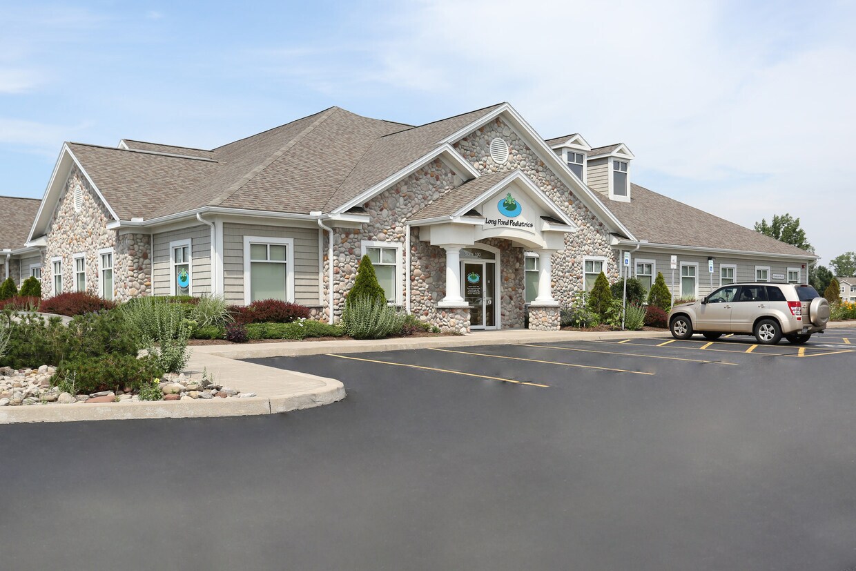 1 Saredon Pl, Rochester, NY à louer Photo du bâtiment- Image 1 de 9