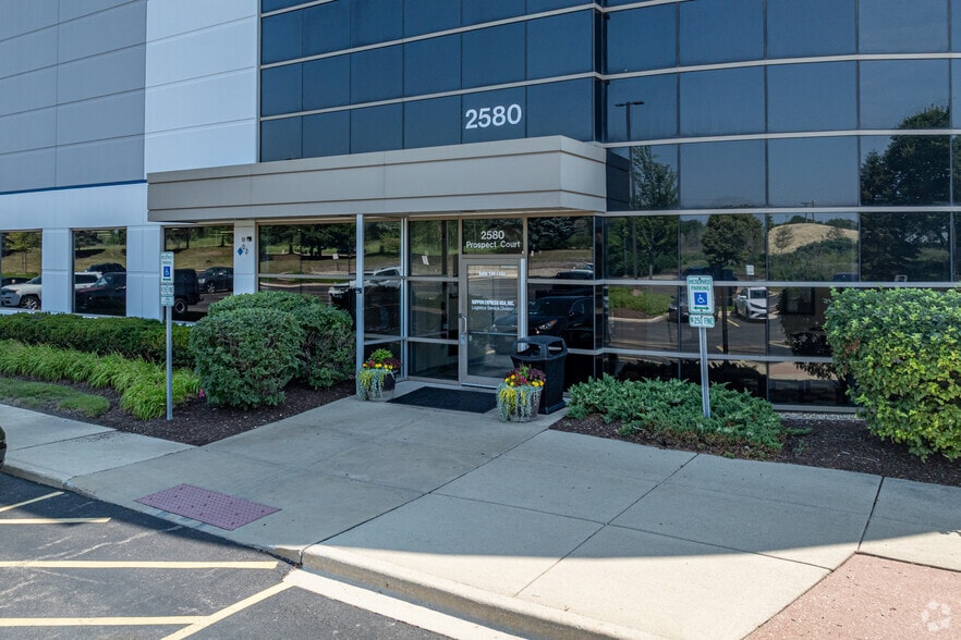 2580 Prospect Ct, Aurora, IL for lease - Building Photo - Image 3 of 5