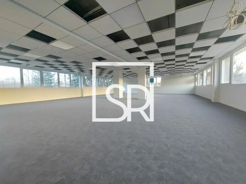 Office in Clermont-Ferrand for lease - Building Photo - Image 1 of 12