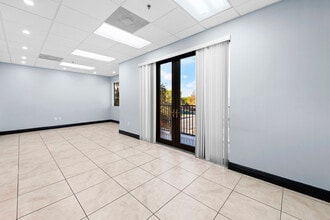 2227 N Federal Hwy, Hollywood, FL for lease Interior Photo- Image 2 of 4