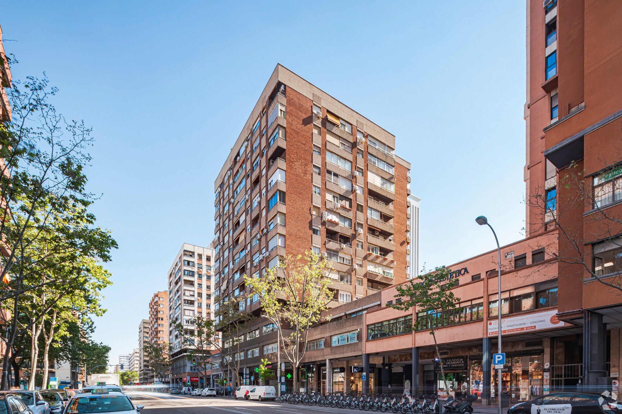 Retail in Madrid, Madrid for lease Primary Photo- Image 1 of 4