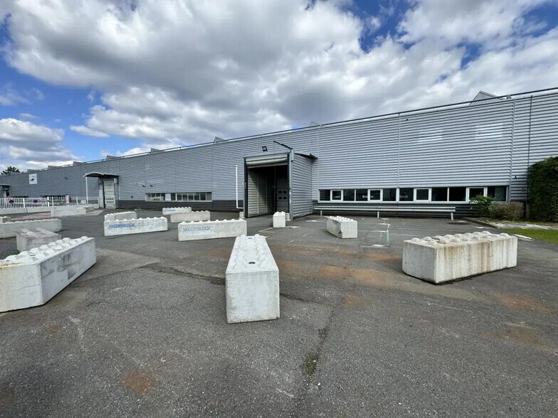 Flex in Sartrouville for lease - Primary Photo - Image 1 of 3