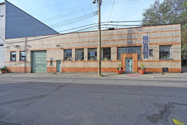 More details for 2025 Dunlap St, Cincinnati, OH - Flex for Sale