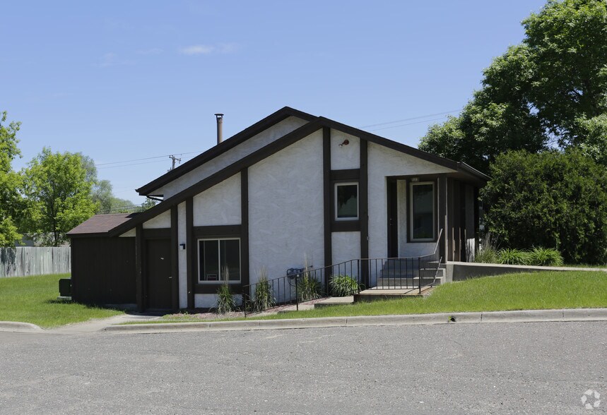1299 NE Mississippi St, Fridley, MN à louer - Photo du bâtiment - Image 2 de 5