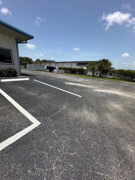 23330 Harborview Rd, Port Charlotte, FL for sale - Building Photo - Image 3 of 63