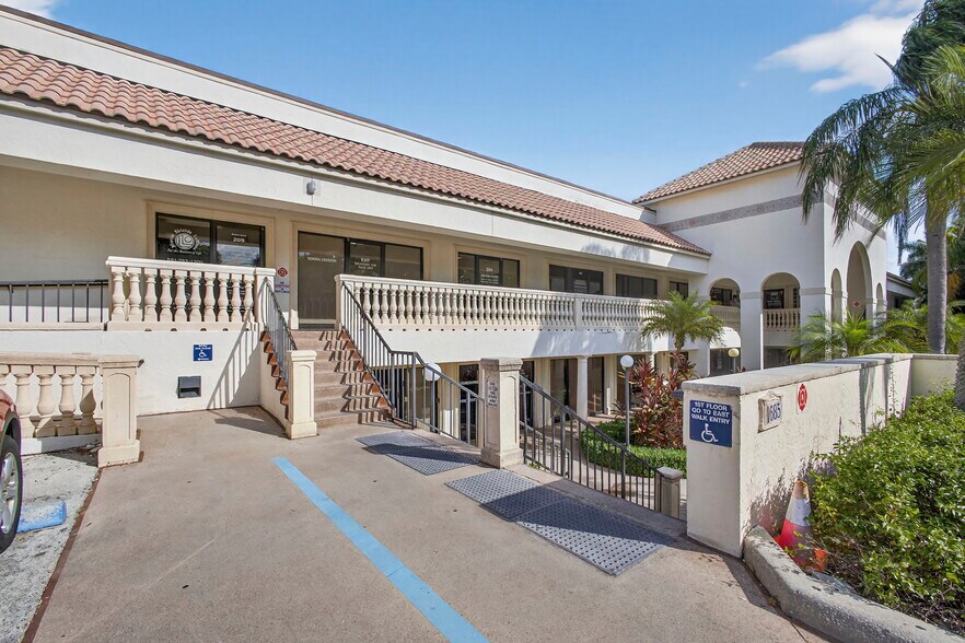 685 Royal Palm Beach Blvd, Royal Palm Beach, FL à vendre - Photo du bâtiment - Image 2 de 43