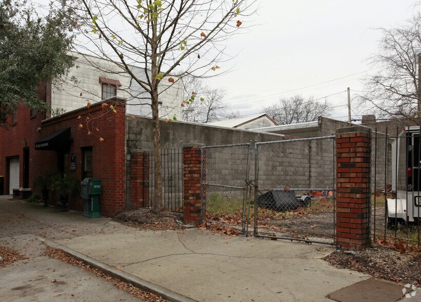 505 E Perry Ln, Savannah, GA à louer - Photo du bâtiment - Image 2 de 2