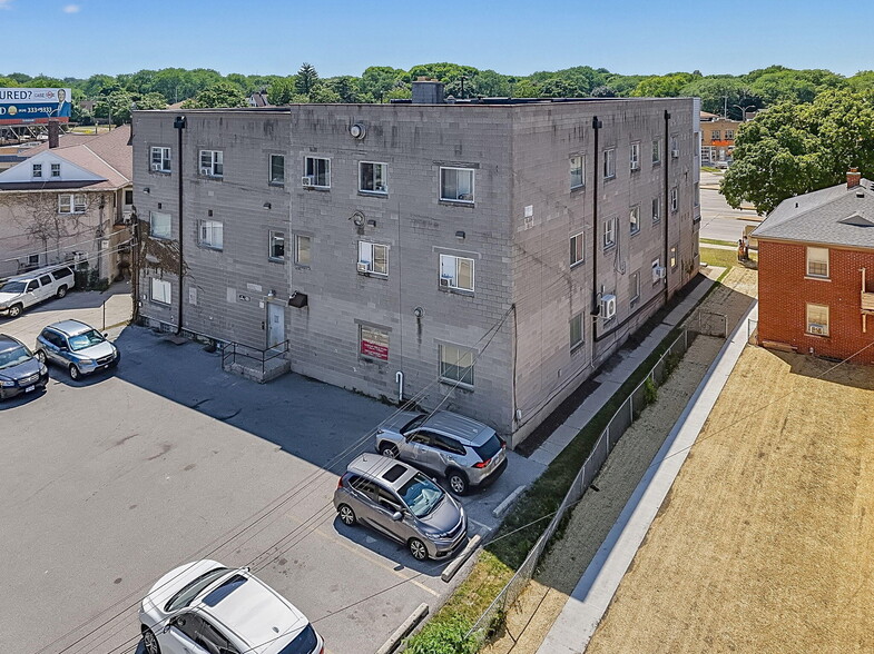 3500 N Sherman Blvd, Milwaukee, WI à vendre - Photo du bâtiment - Image 2 de 44