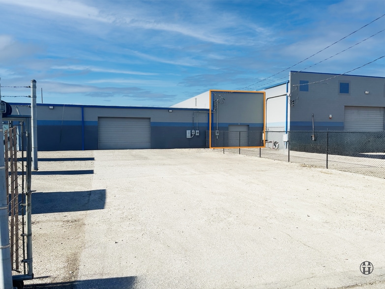 4330 Hull St, Indianapolis, IN for lease - Building Photo - Image 2 of 8