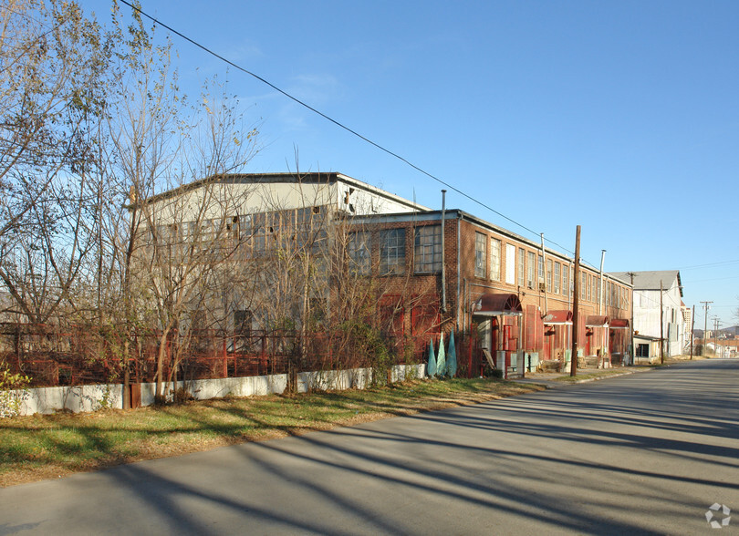 801-805 Norfolk Ave SW, Roanoke, VA for lease - Building Photo - Image 3 of 5