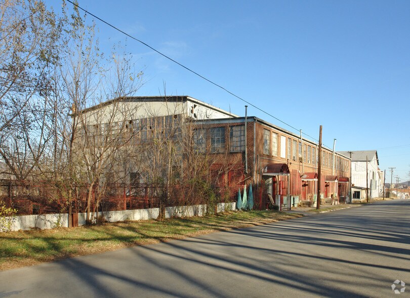 801-805 Norfolk Ave SW, Roanoke, VA à louer - Photo du bâtiment - Image 3 de 5