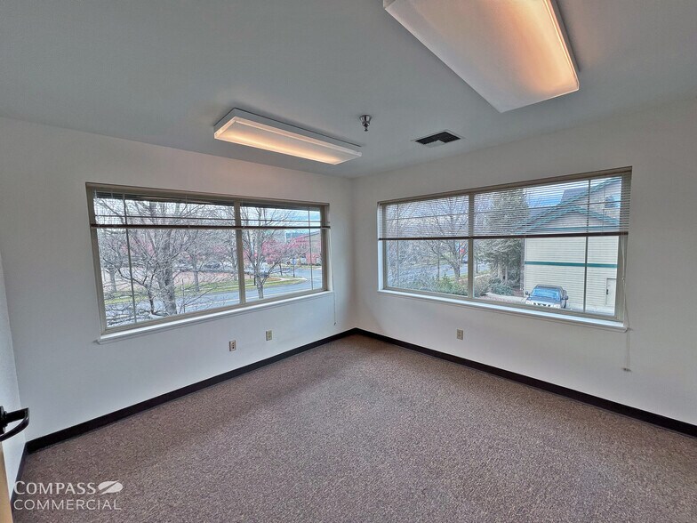 231 SW Scalehouse Loop, Bend, OR à louer - Photo du bâtiment - Image 3 de 5