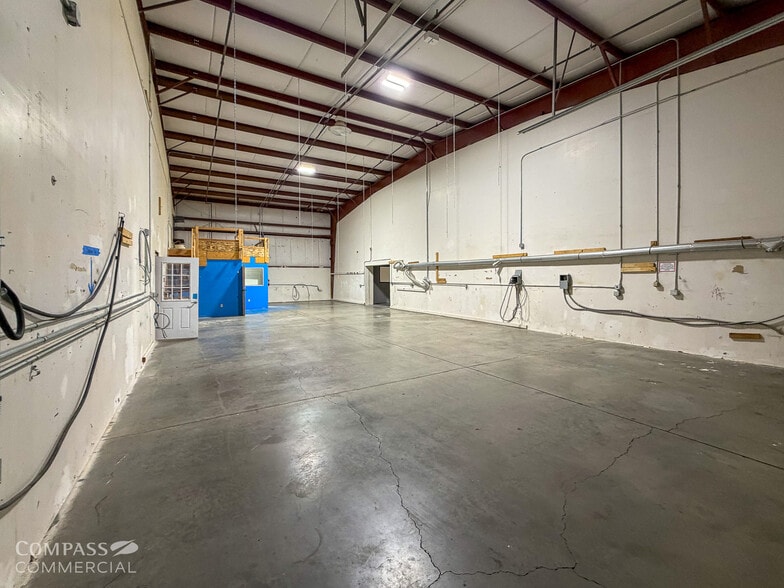 217 Pumice Ave, Redmond, OR for lease - Building Photo - Image 3 of 11