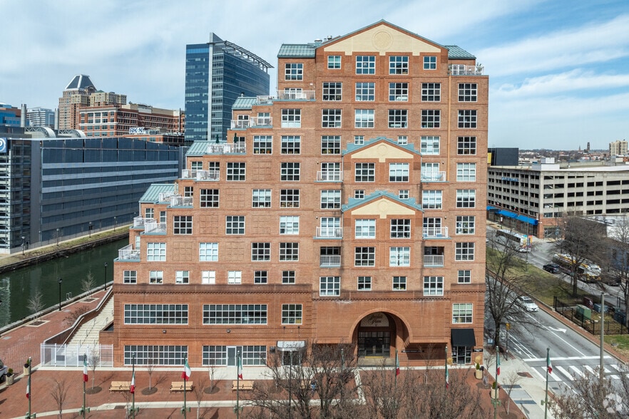 729 E Pratt, Baltimore, MD à louer - Photo du bâtiment - Image 2 de 9