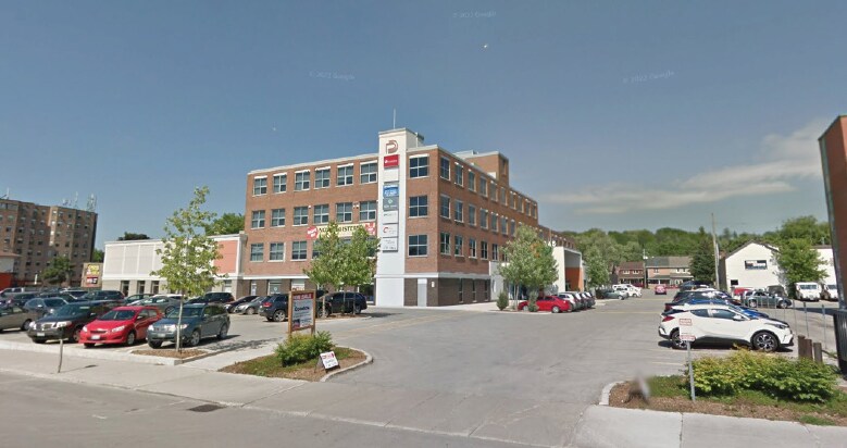 945 3rd Ave E, Owen Sound, ON à vendre - Photo principale - Image 1 de 1