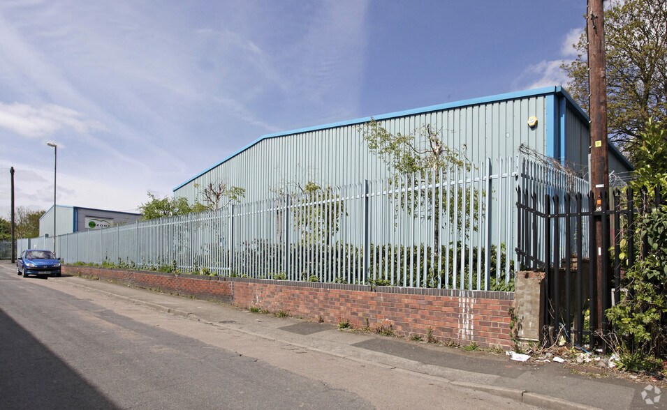 Queen St, Darlaston à louer - Photo du bâtiment - Image 2 de 2
